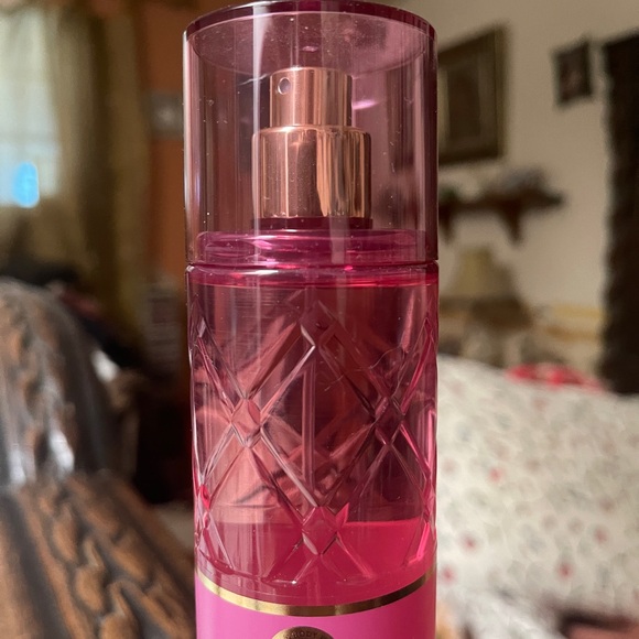 Bath & Body Works Covered in Roses Fragrance Mist - Pink - Picture 3 of 3